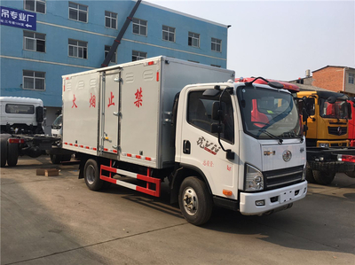 東風(fēng)途逸危險(xiǎn)品廂式運(yùn)輸車 專業(yè)可靠的雜項(xiàng)危險(xiǎn)物品運(yùn)輸解決方案